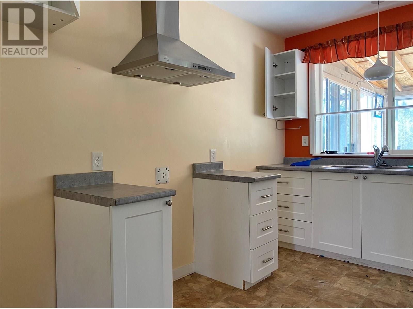 5325 Highway 33 Highway, Beaverdell, BC - Indoor