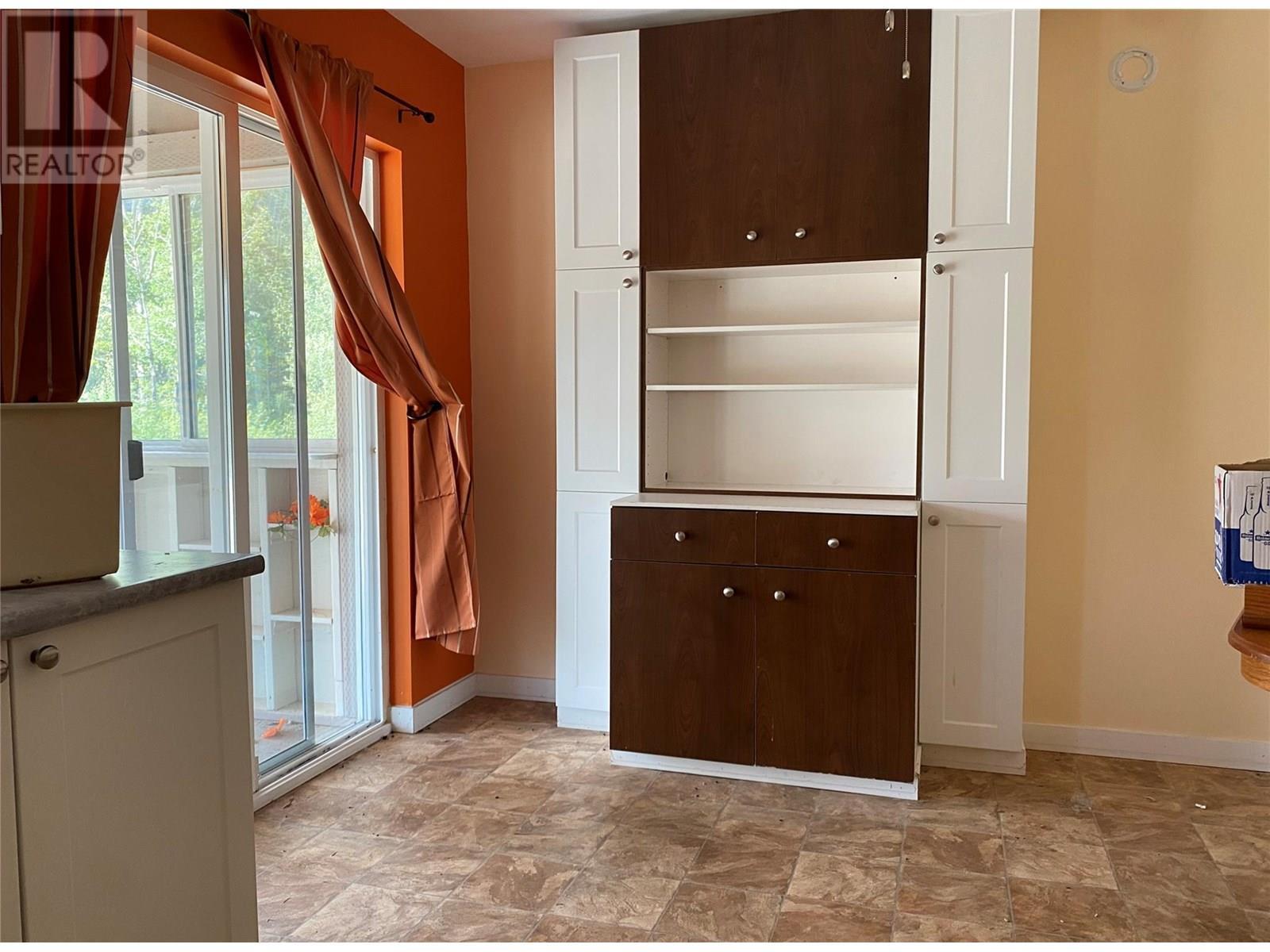 5325 Highway 33 Highway, Beaverdell, BC - Indoor