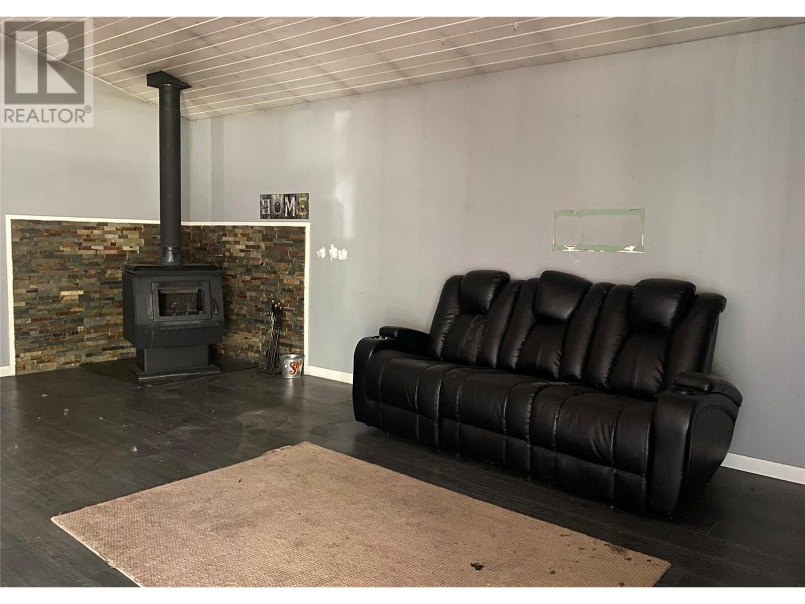5325 Highway 33 Highway, Beaverdell, BC - Indoor With Fireplace