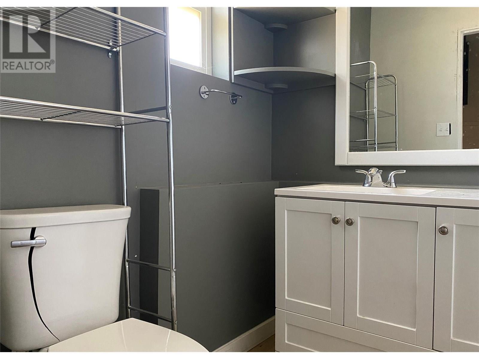 5325 Highway 33 Highway, Beaverdell, BC - Indoor Photo Showing Bathroom