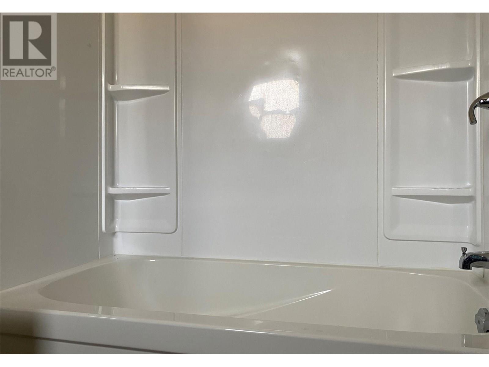 5325 Highway 33 Highway, Beaverdell, BC - Indoor Photo Showing Bathroom