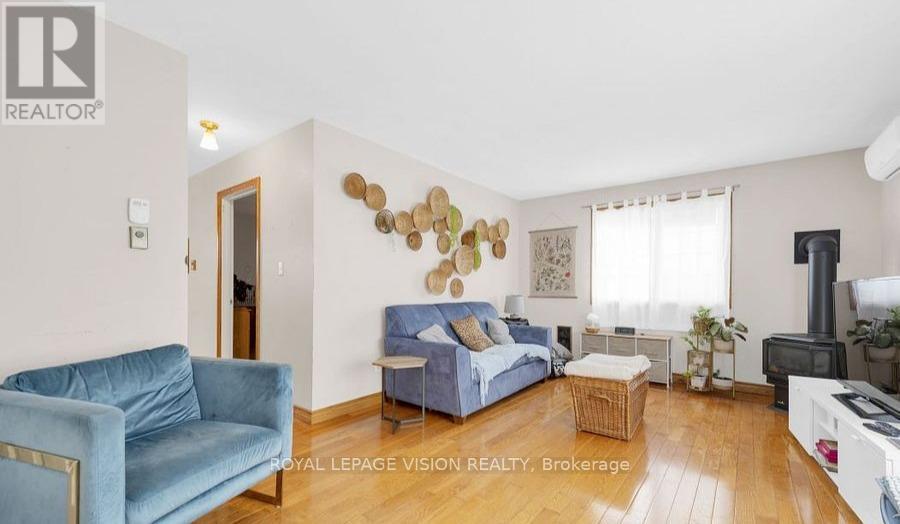 Land + Bldg - 1304 Hunt Club Road, Madoc, ON - Indoor Photo Showing Living Room