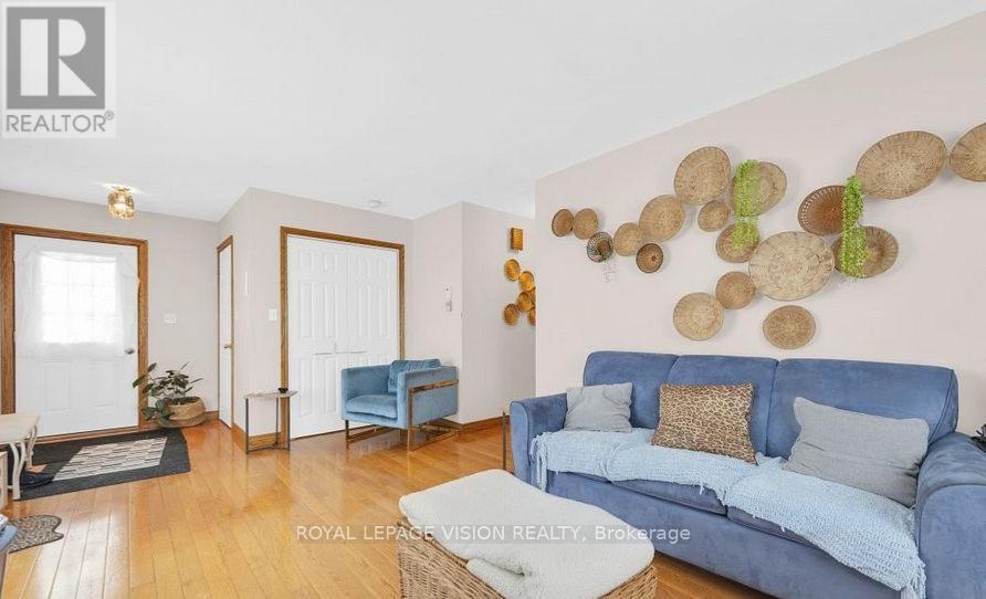 Land + Bldg - 1304 Hunt Club Road, Madoc, ON - Indoor Photo Showing Living Room