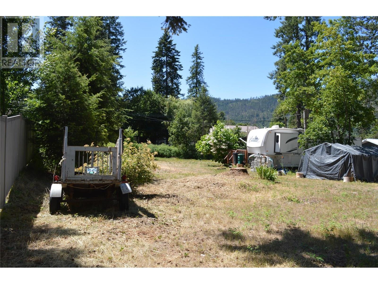 60 Kingsley Road, Christina Lake, BC