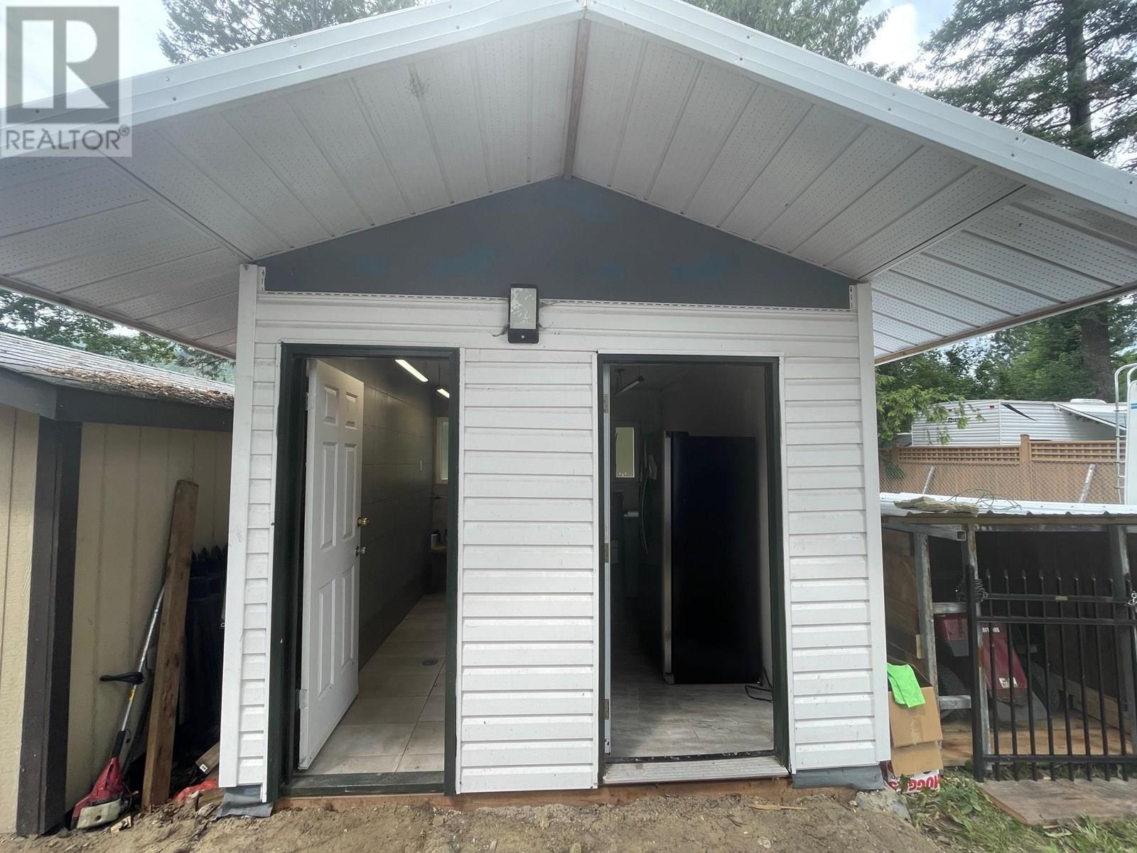 60 Kingsley Road, Christina Lake, BC