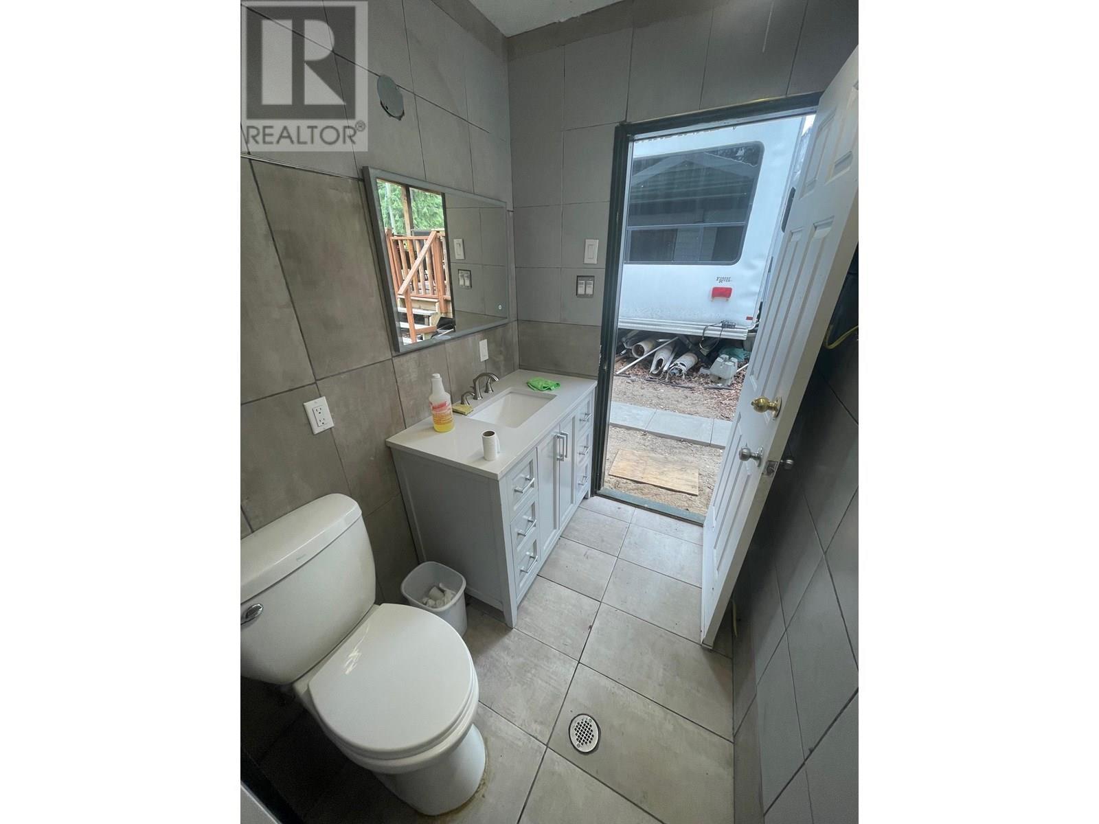 60 Kingsley Road, Christina Lake, BC