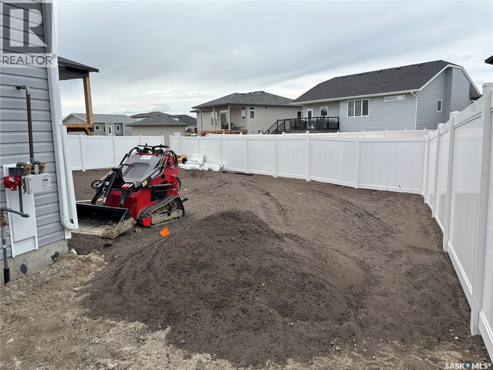720 Weir Crescent, Warman, SK - Outdoor