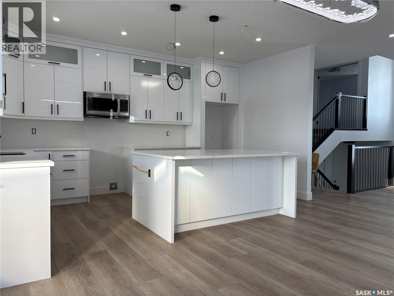 720 Weir Crescent, Warman, SK - Indoor Photo Showing Kitchen