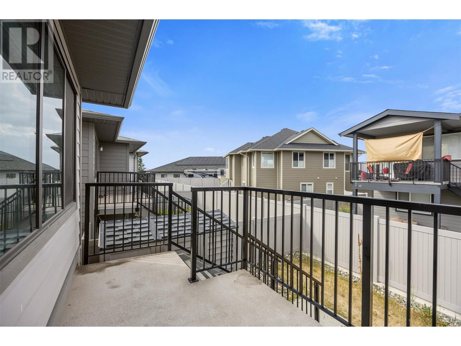 1323 Kinross Place Unit# 105, Kamloops, BC - Outdoor With Exterior