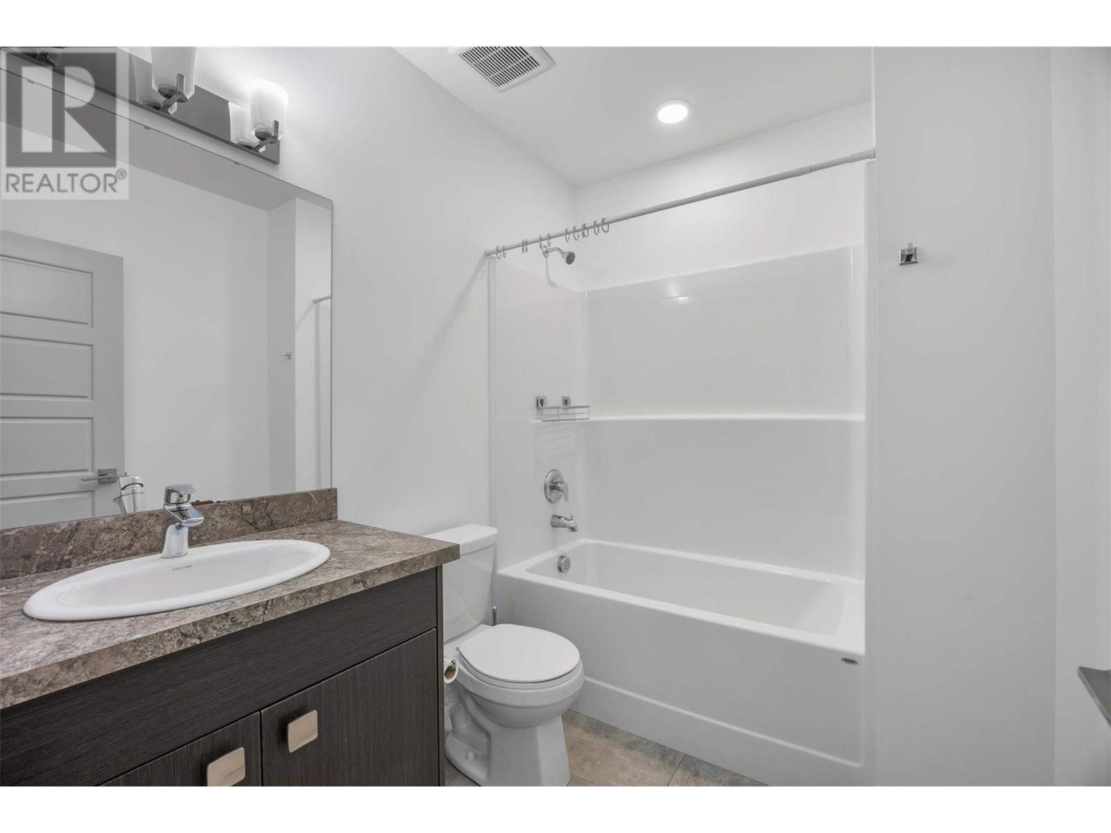 1323 Kinross Place Unit# 105, Kamloops, BC - Indoor Photo Showing Bathroom