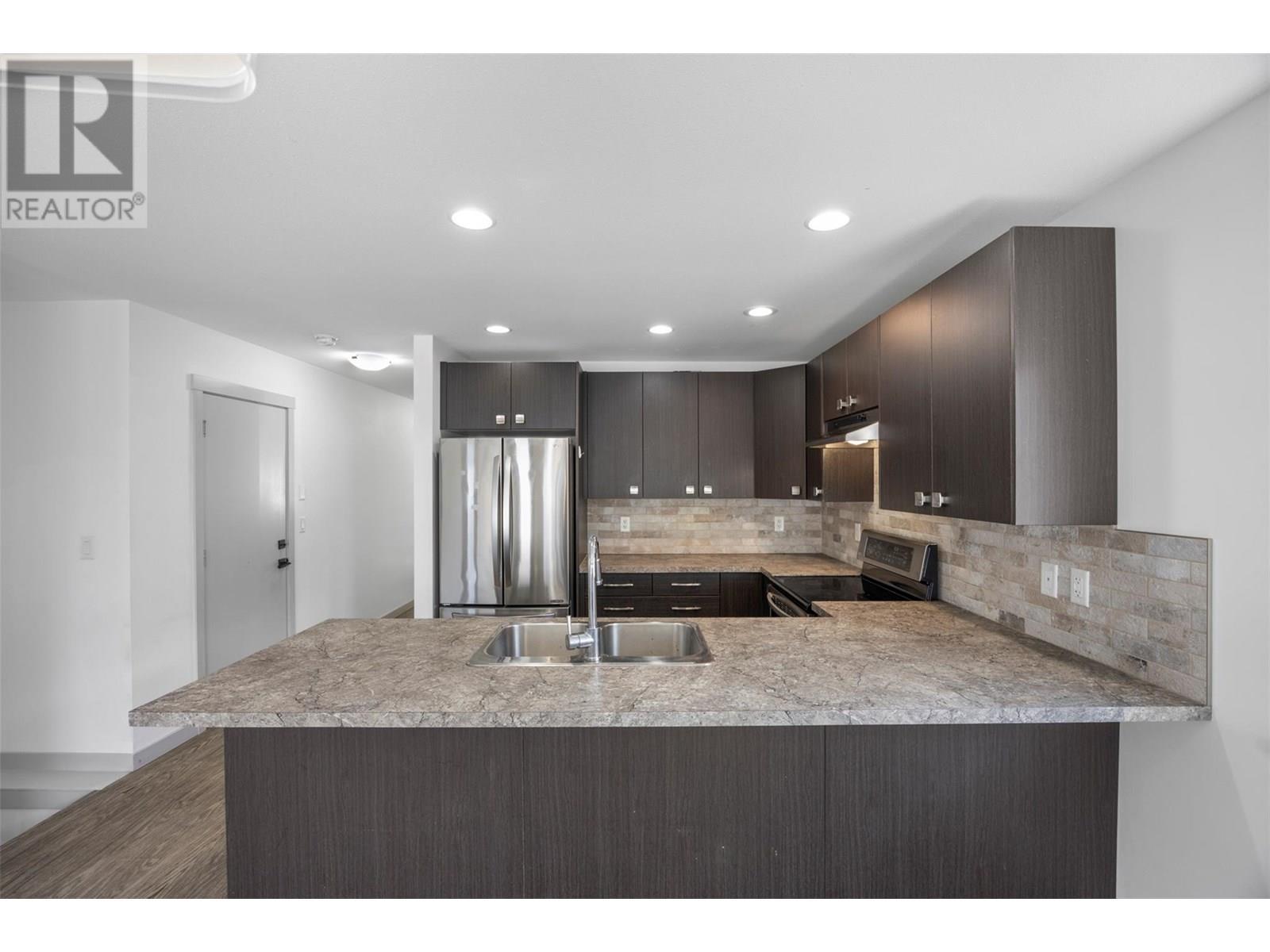 1323 Kinross Place Unit# 105, Kamloops, BC - Indoor Photo Showing Kitchen With Double Sink With Upgraded Kitchen