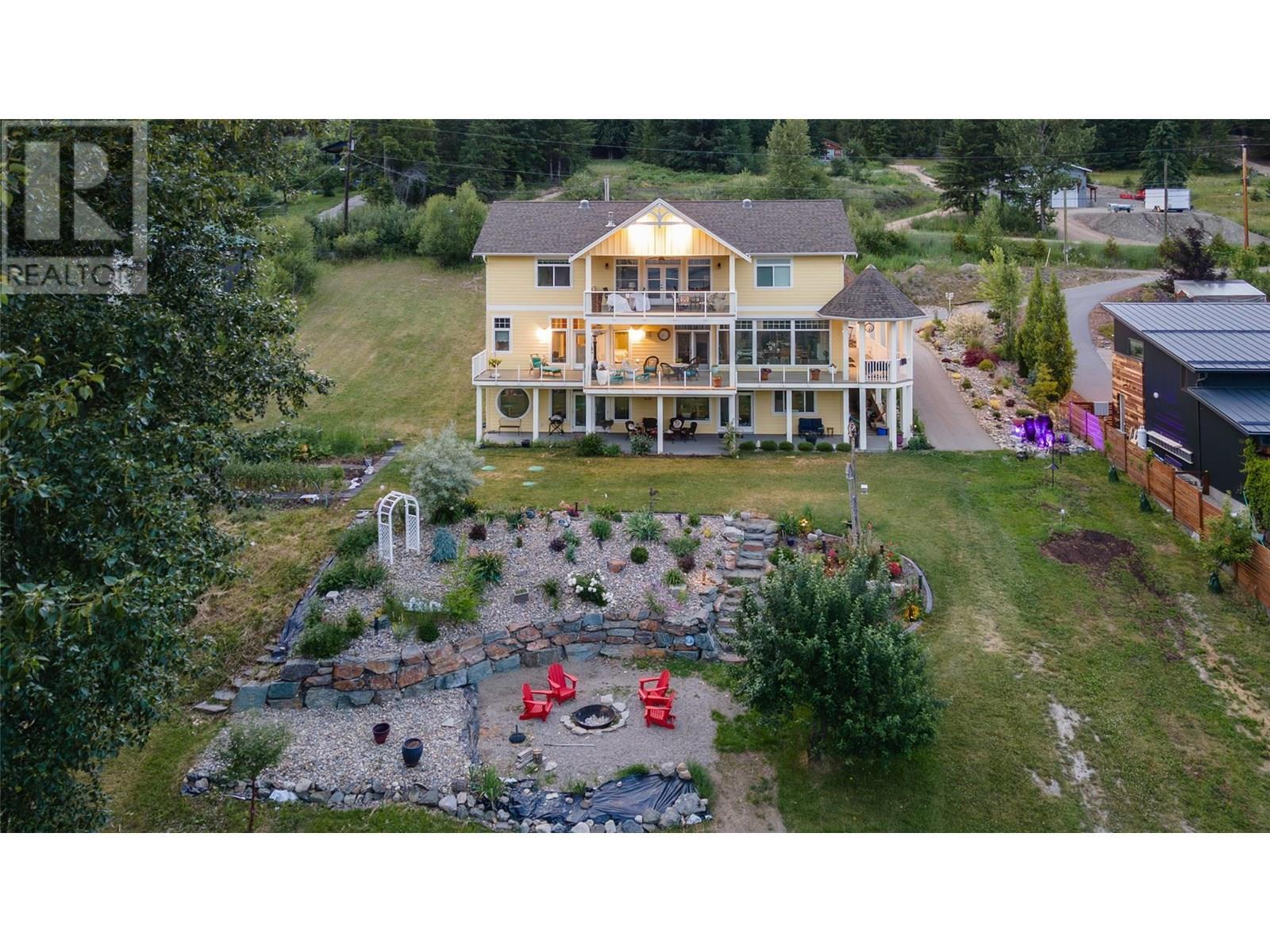 3828 Parri Road, Sorrento, BC - Outdoor