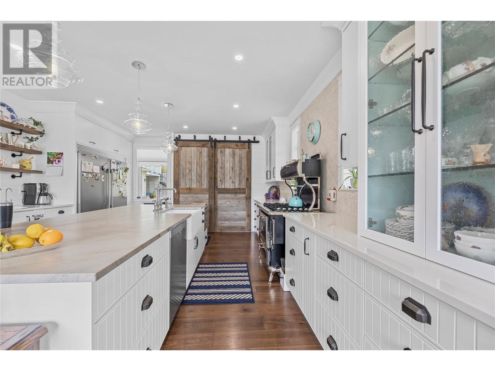 3828 Parri Road, Sorrento, BC - Indoor Photo Showing Kitchen