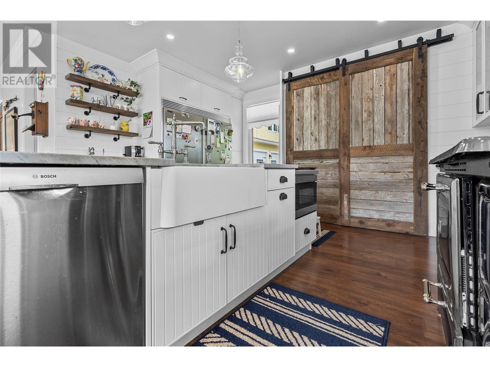 3828 Parri Road, Sorrento, BC - Indoor