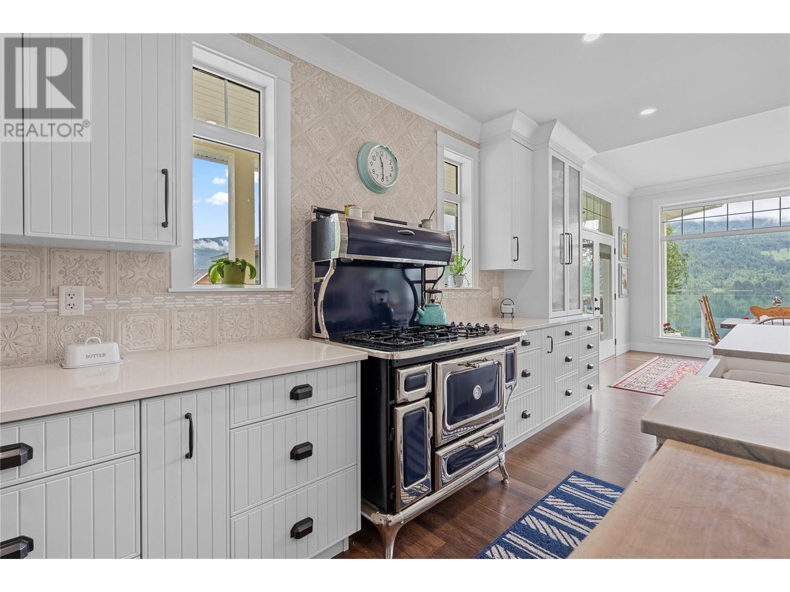 3828 Parri Road, Sorrento, BC - Indoor Photo Showing Kitchen