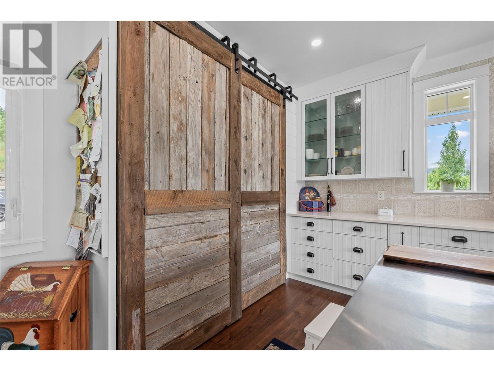 3828 Parri Road, Sorrento, BC - Indoor