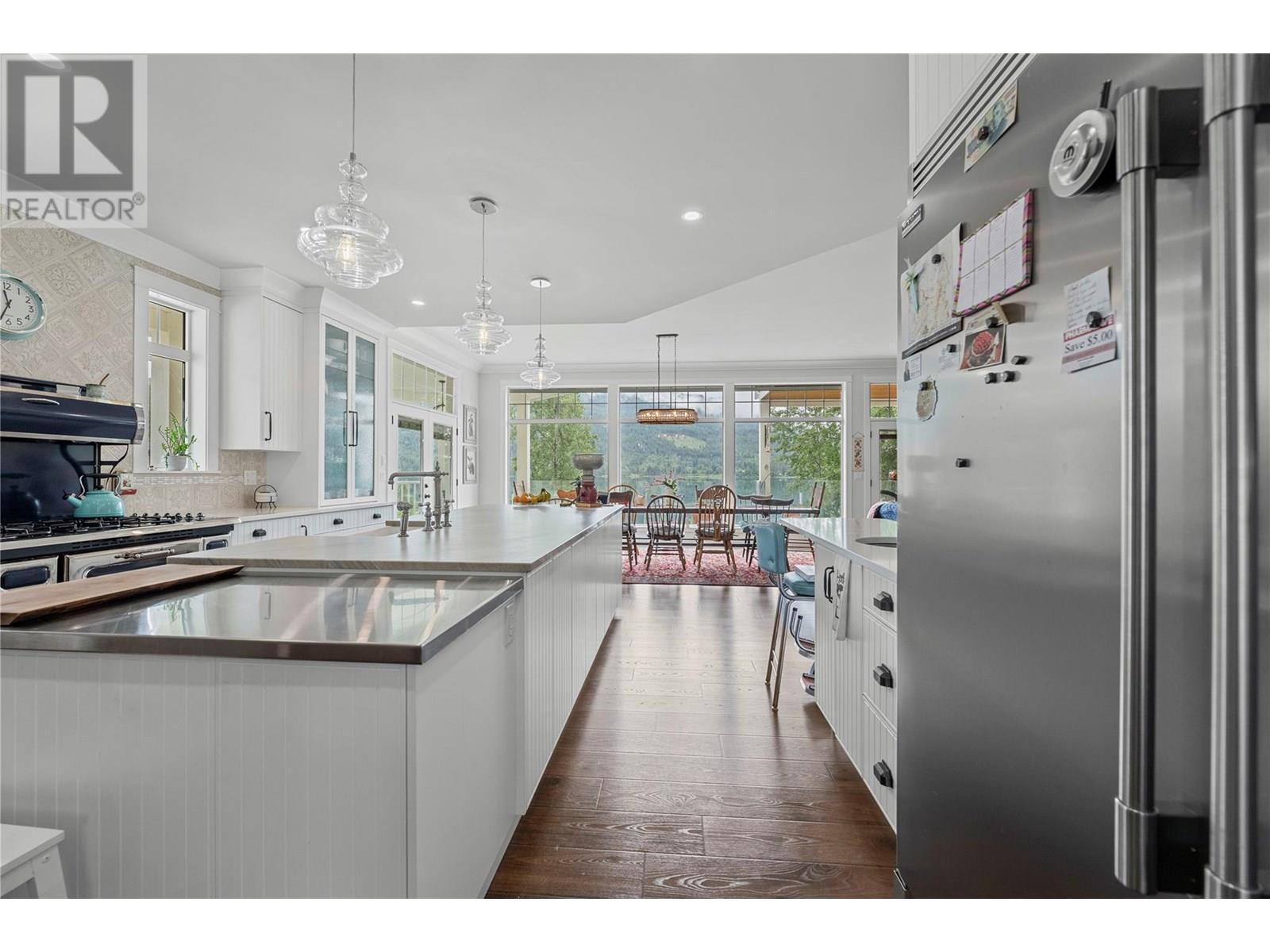 3828 Parri Road, Sorrento, BC - Indoor Photo Showing Kitchen With Double Sink With Upgraded Kitchen