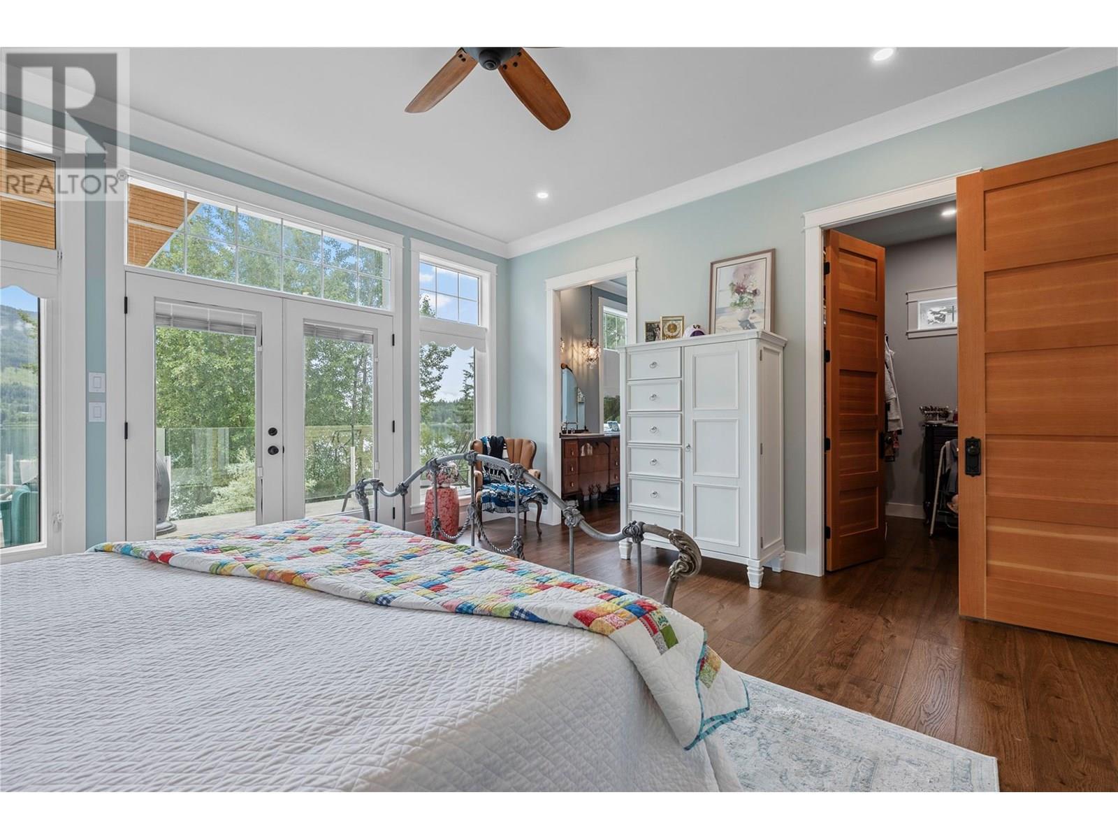 3828 Parri Road, Sorrento, BC - Indoor Photo Showing Bedroom