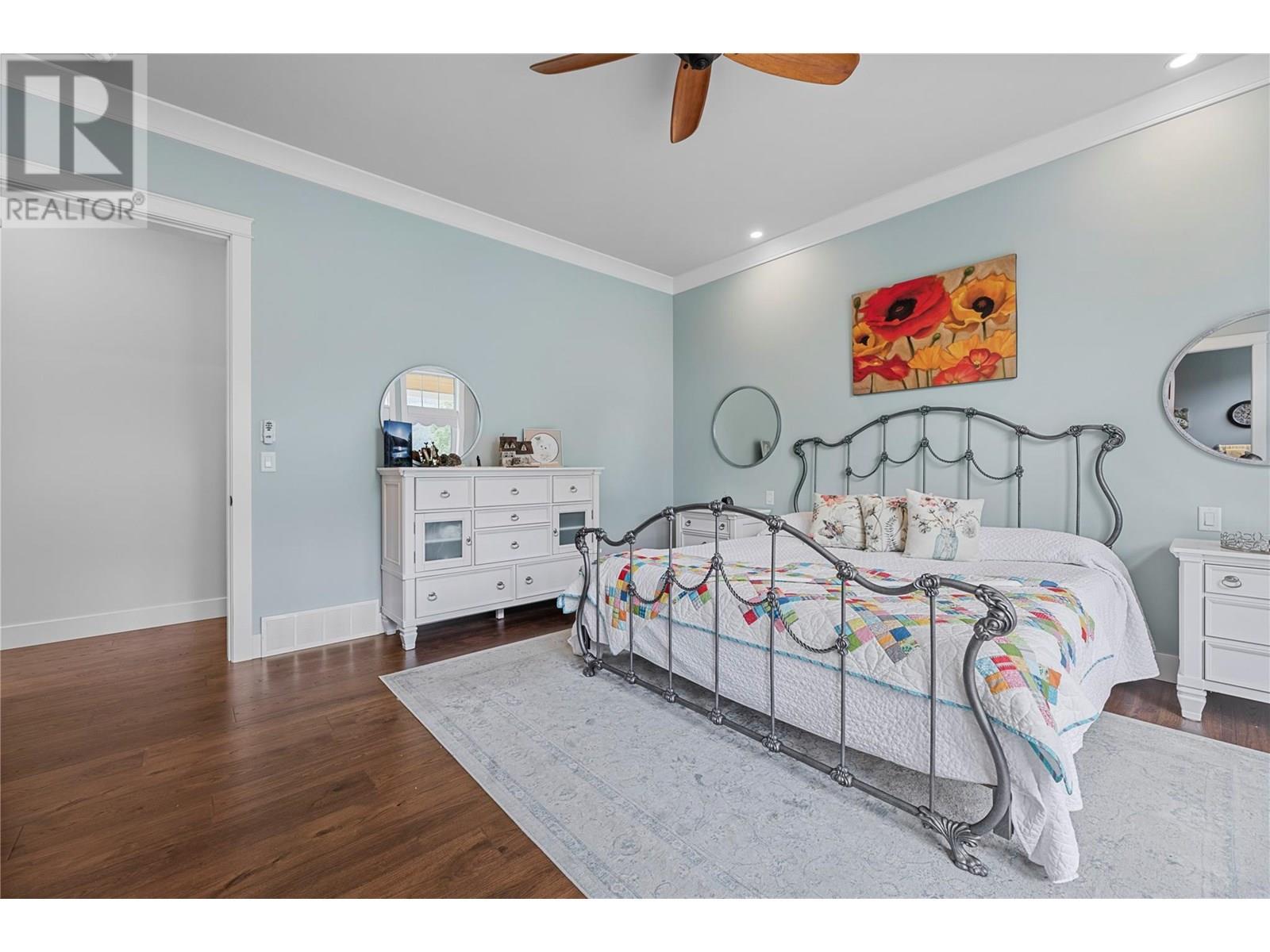3828 Parri Road, Sorrento, BC - Indoor Photo Showing Bedroom