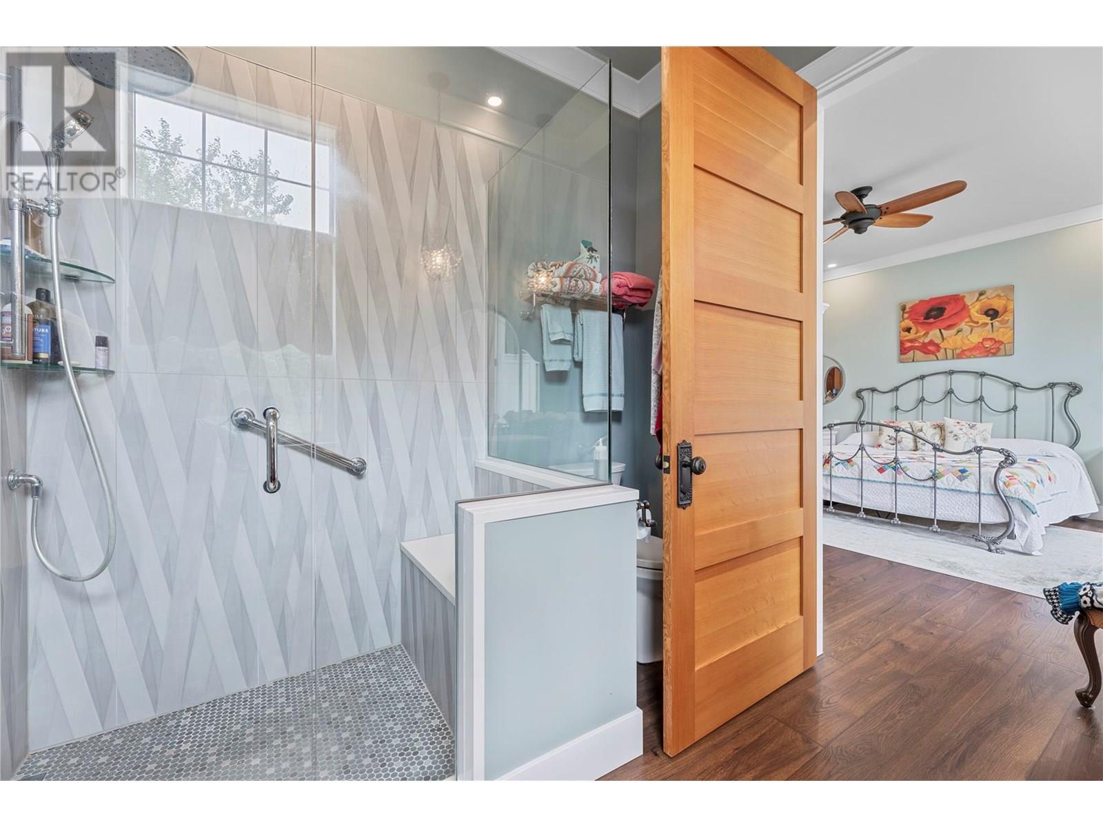 3828 Parri Road, Sorrento, BC - Indoor Photo Showing Bathroom