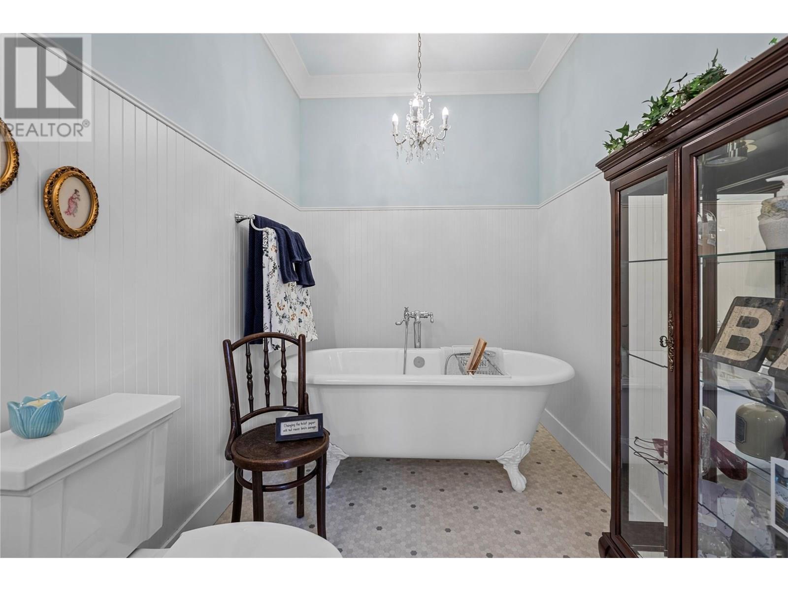 3828 Parri Road, Sorrento, BC - Indoor Photo Showing Bathroom