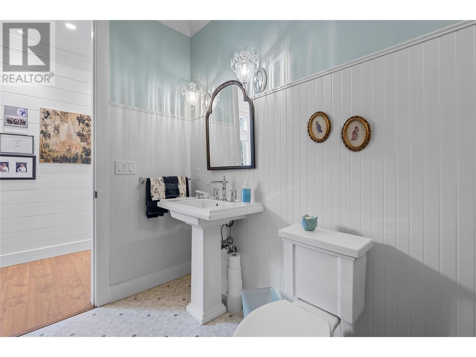 3828 Parri Road, Sorrento, BC - Indoor Photo Showing Bathroom