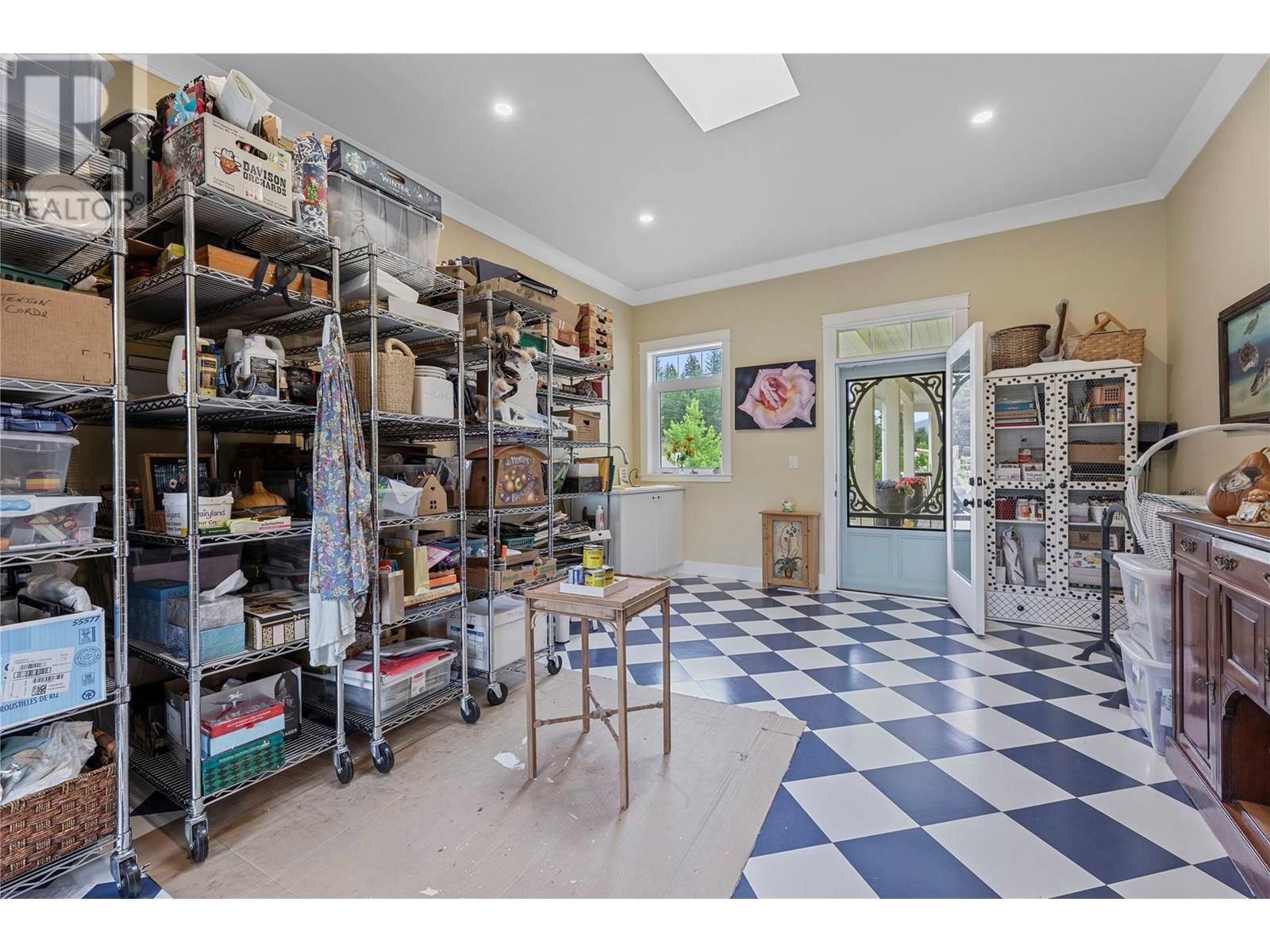 3828 Parri Road, Sorrento, BC - Indoor