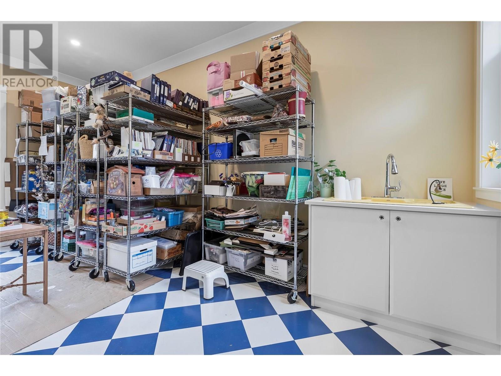 3828 Parri Road, Sorrento, BC - Indoor With Storage