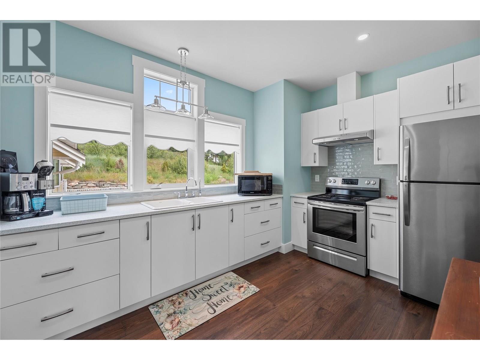 3828 Parri Road, Sorrento, BC - Indoor Photo Showing Kitchen