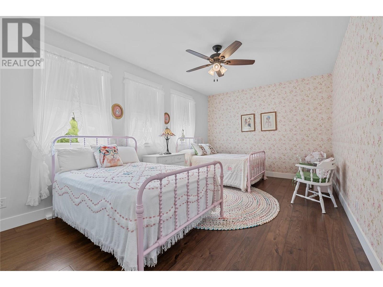 3828 Parri Road, Sorrento, BC - Indoor Photo Showing Bedroom