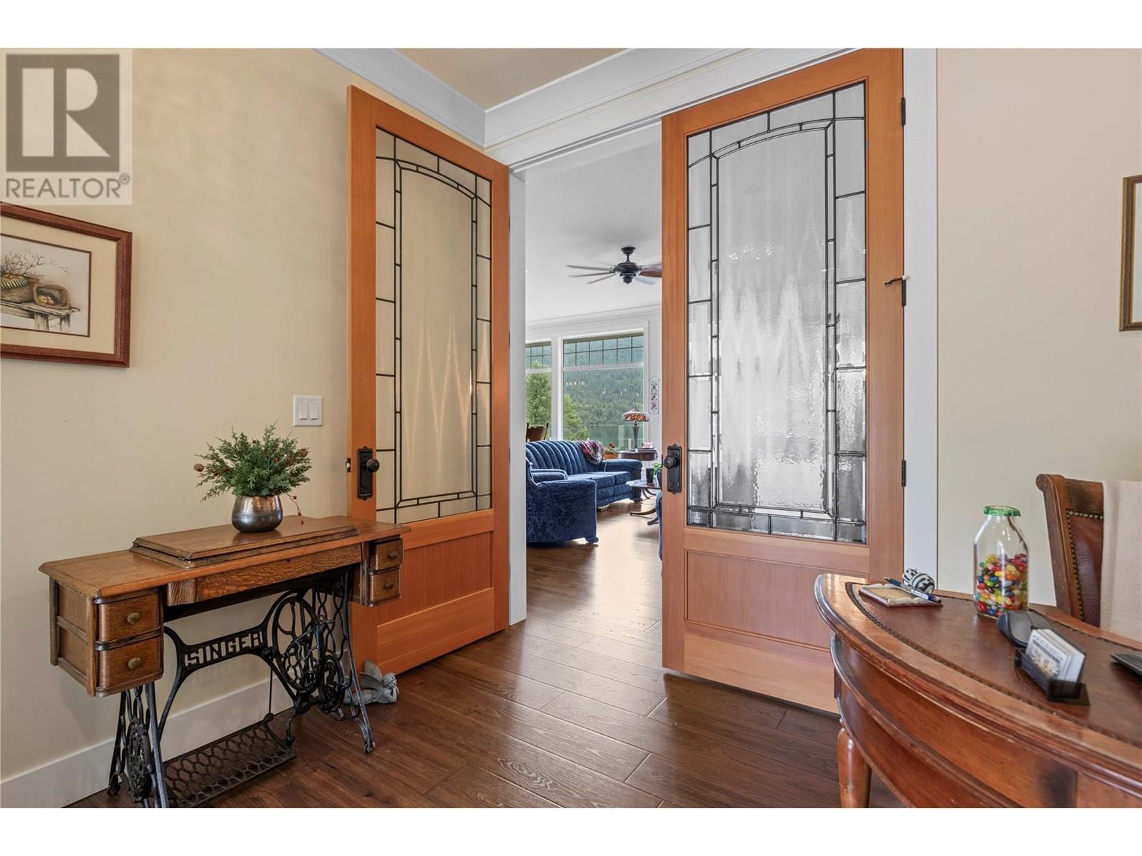 3828 Parri Road, Sorrento, BC - Indoor