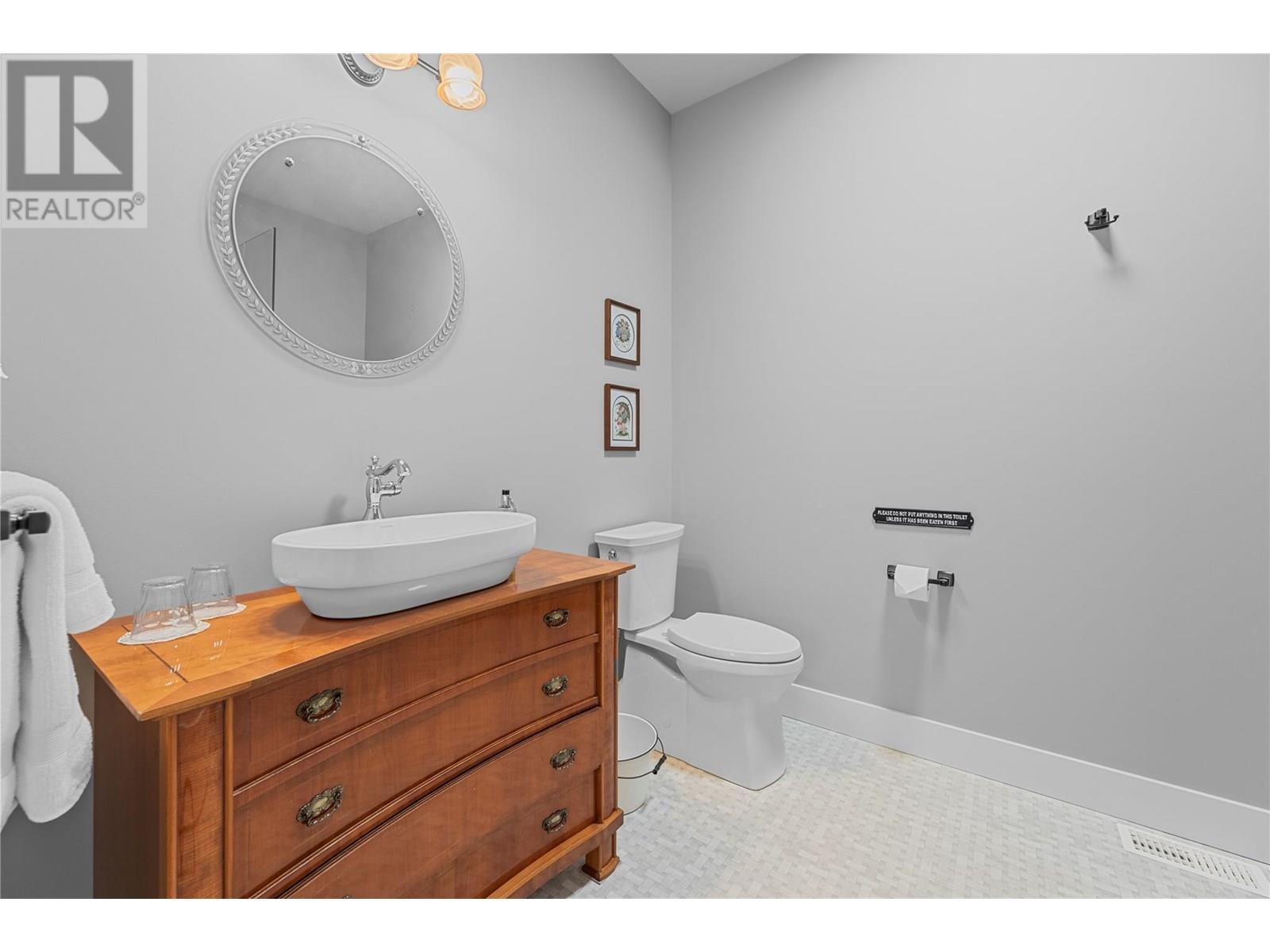3828 Parri Road, Sorrento, BC - Indoor Photo Showing Bathroom