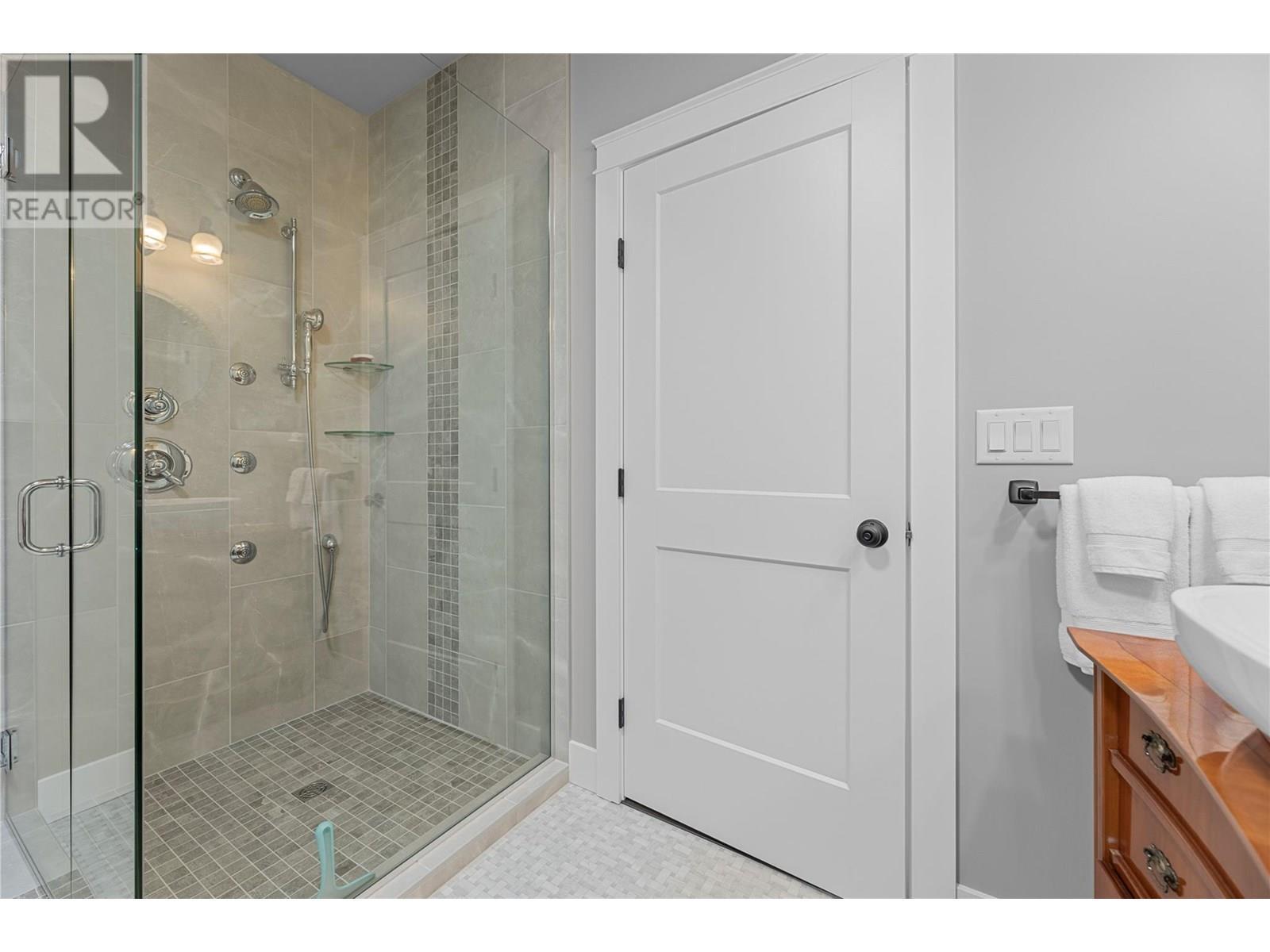 3828 Parri Road, Sorrento, BC - Indoor Photo Showing Bathroom