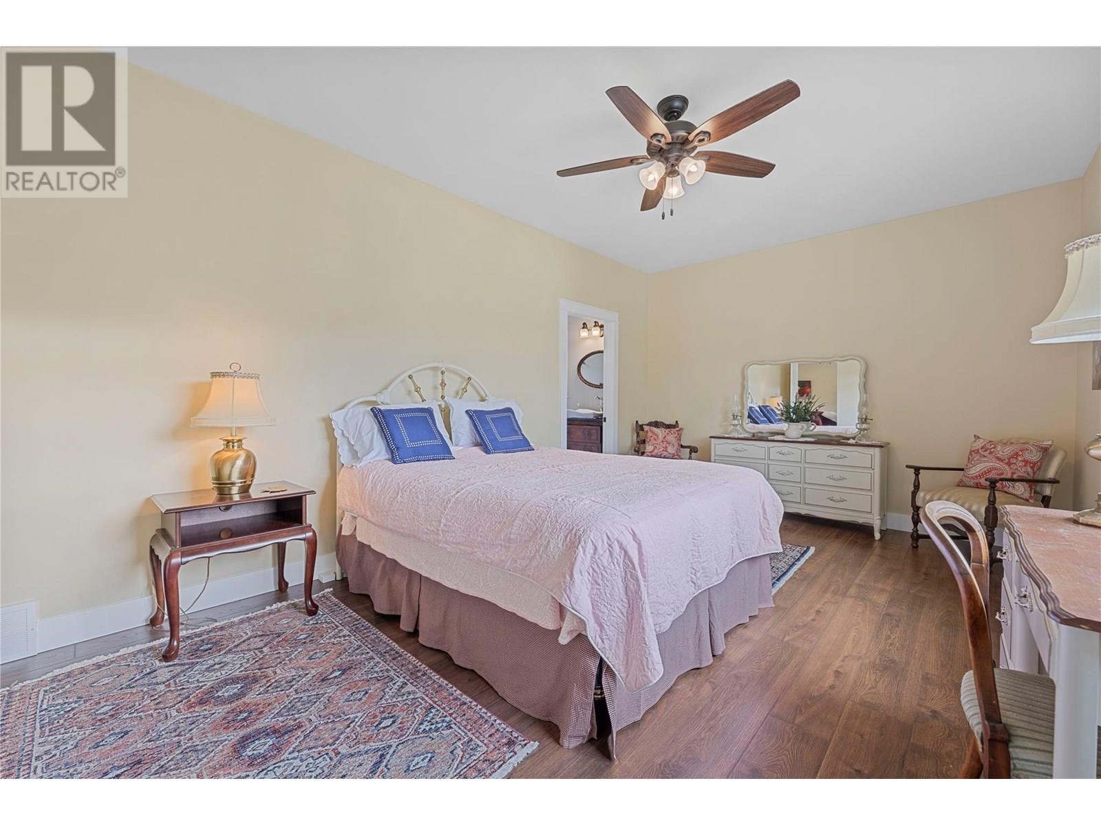 3828 Parri Road, Sorrento, BC - Indoor Photo Showing Bedroom