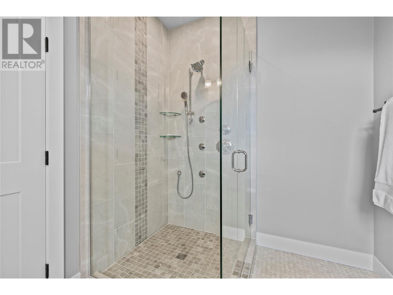 3828 Parri Road, Sorrento, BC - Indoor Photo Showing Bathroom