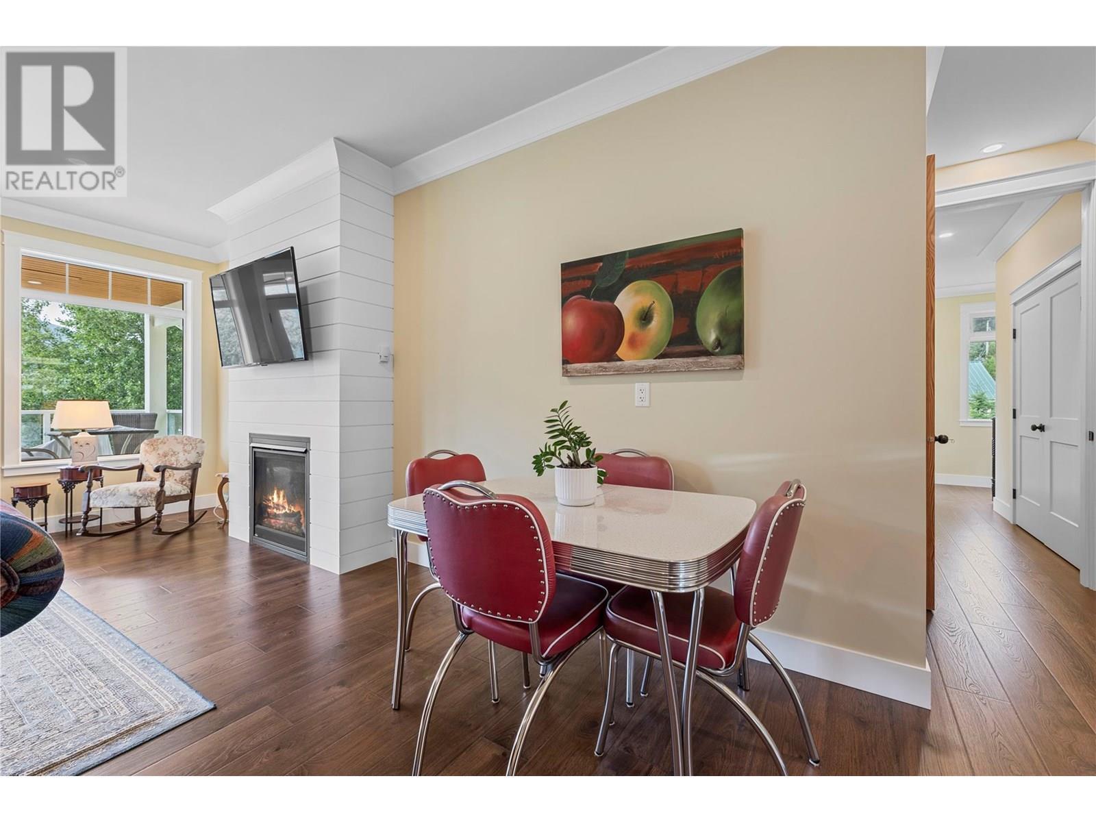 3828 Parri Road, Sorrento, BC - Indoor With Fireplace