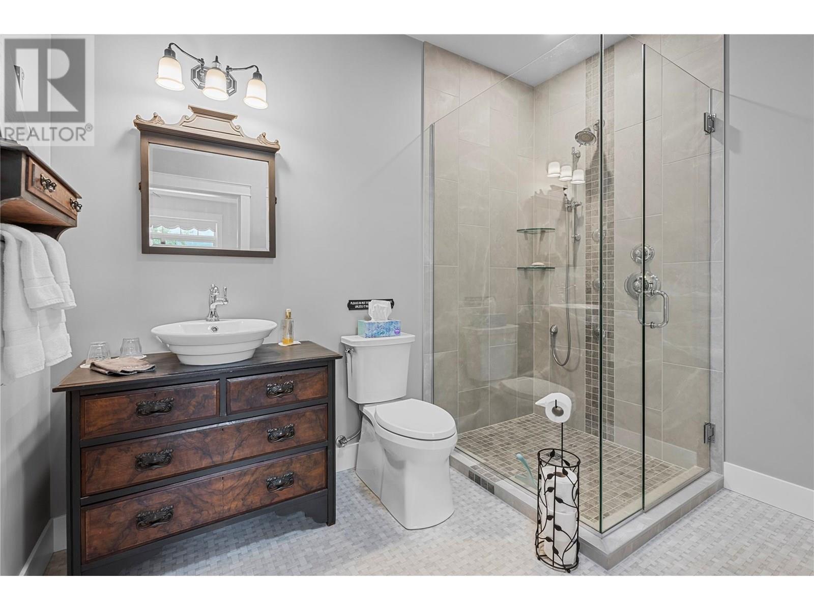 3828 Parri Road, Sorrento, BC - Indoor Photo Showing Bathroom