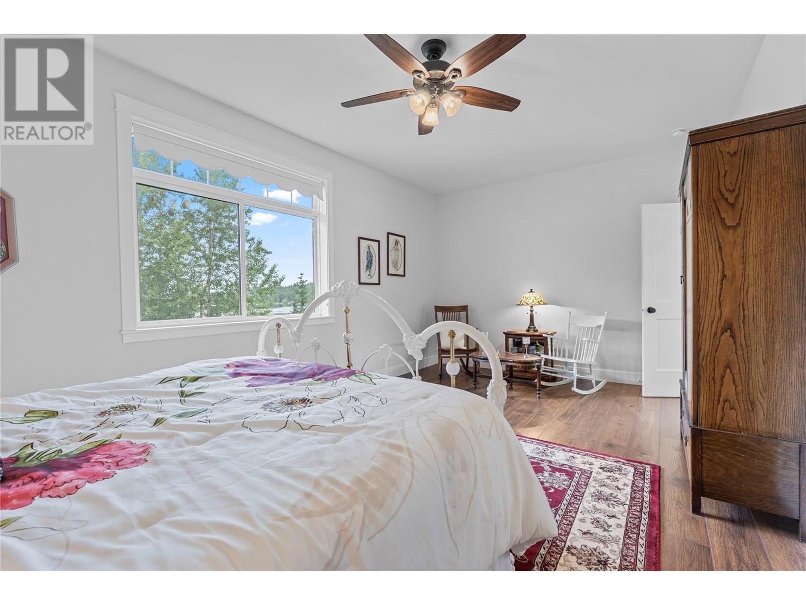 3828 Parri Road, Sorrento, BC - Indoor Photo Showing Bedroom