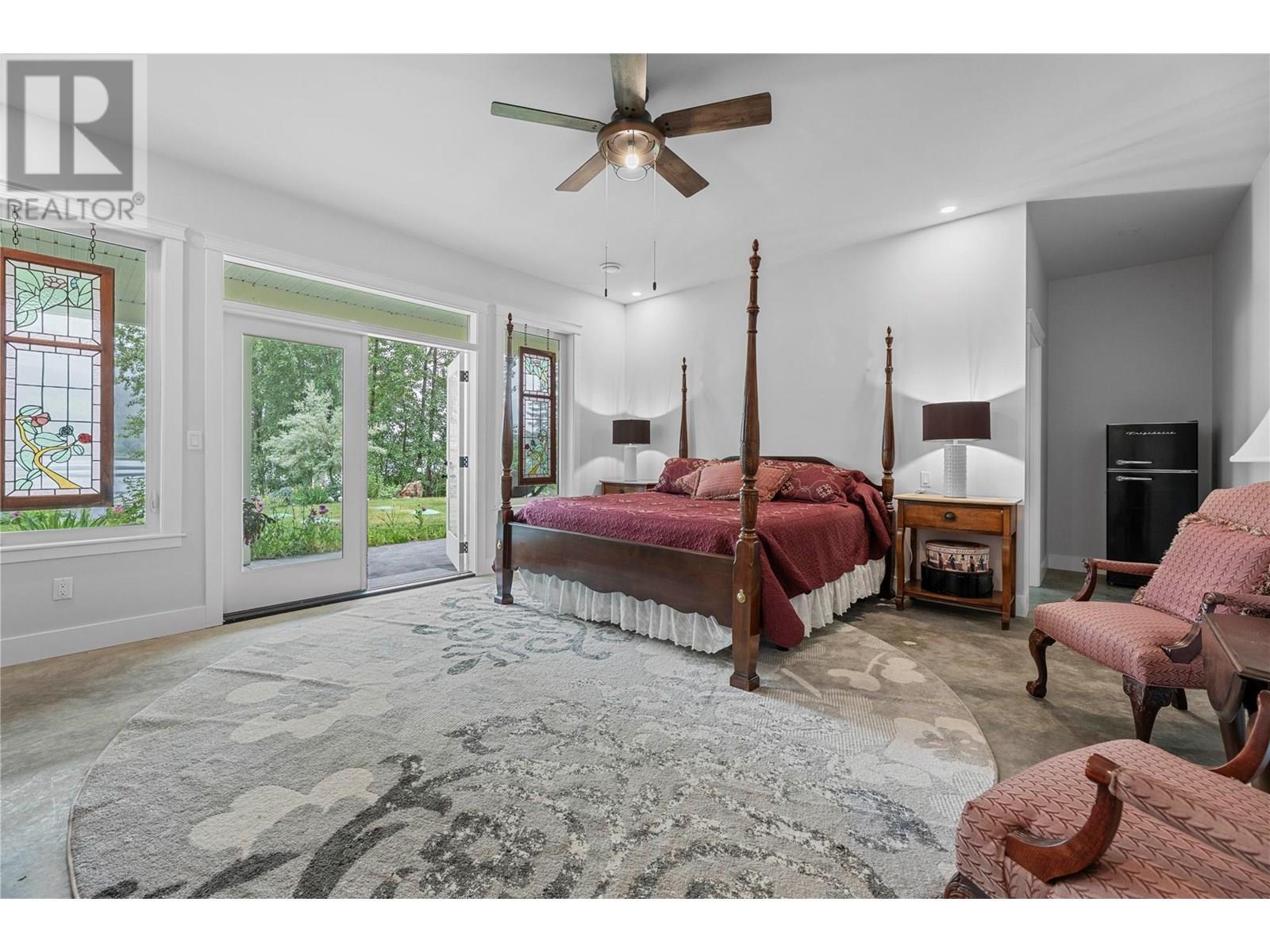 3828 Parri Road, Sorrento, BC - Indoor Photo Showing Bedroom