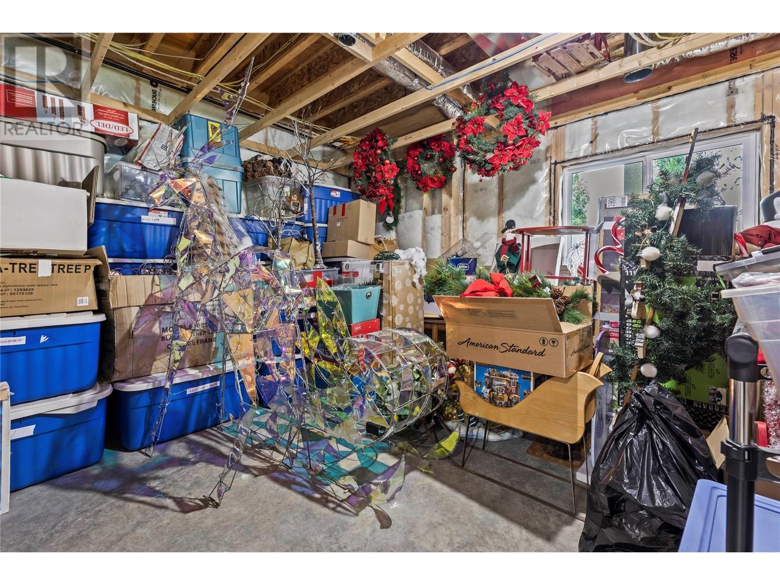 3828 Parri Road, Sorrento, BC - Indoor