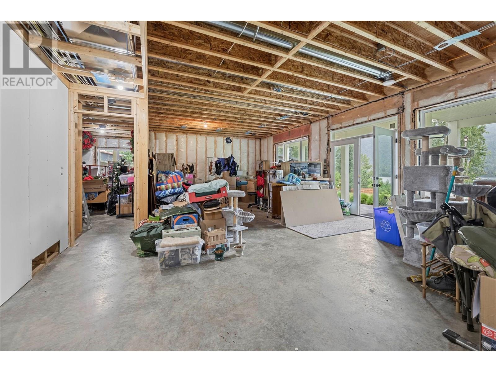 3828 Parri Road, Sorrento, BC - Indoor Photo Showing Basement