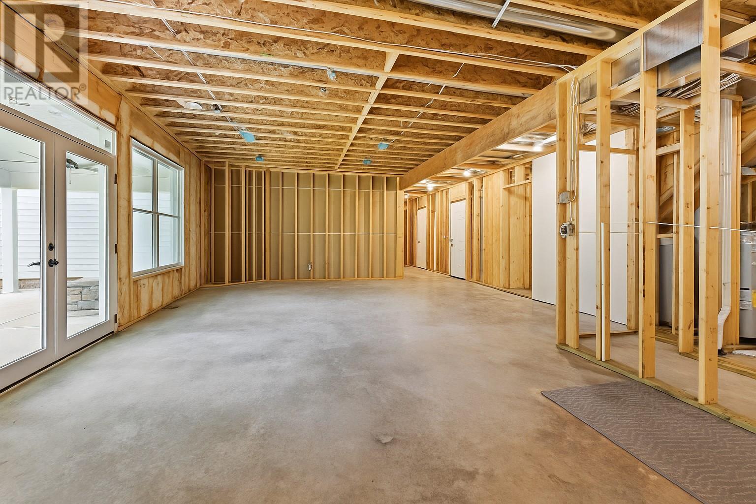 3828 Parri Road, Sorrento, BC - Indoor Photo Showing Basement