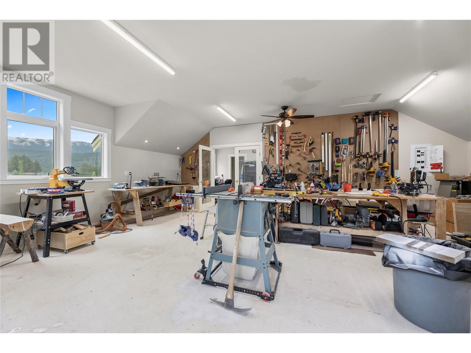 3828 Parri Road, Sorrento, BC - Indoor