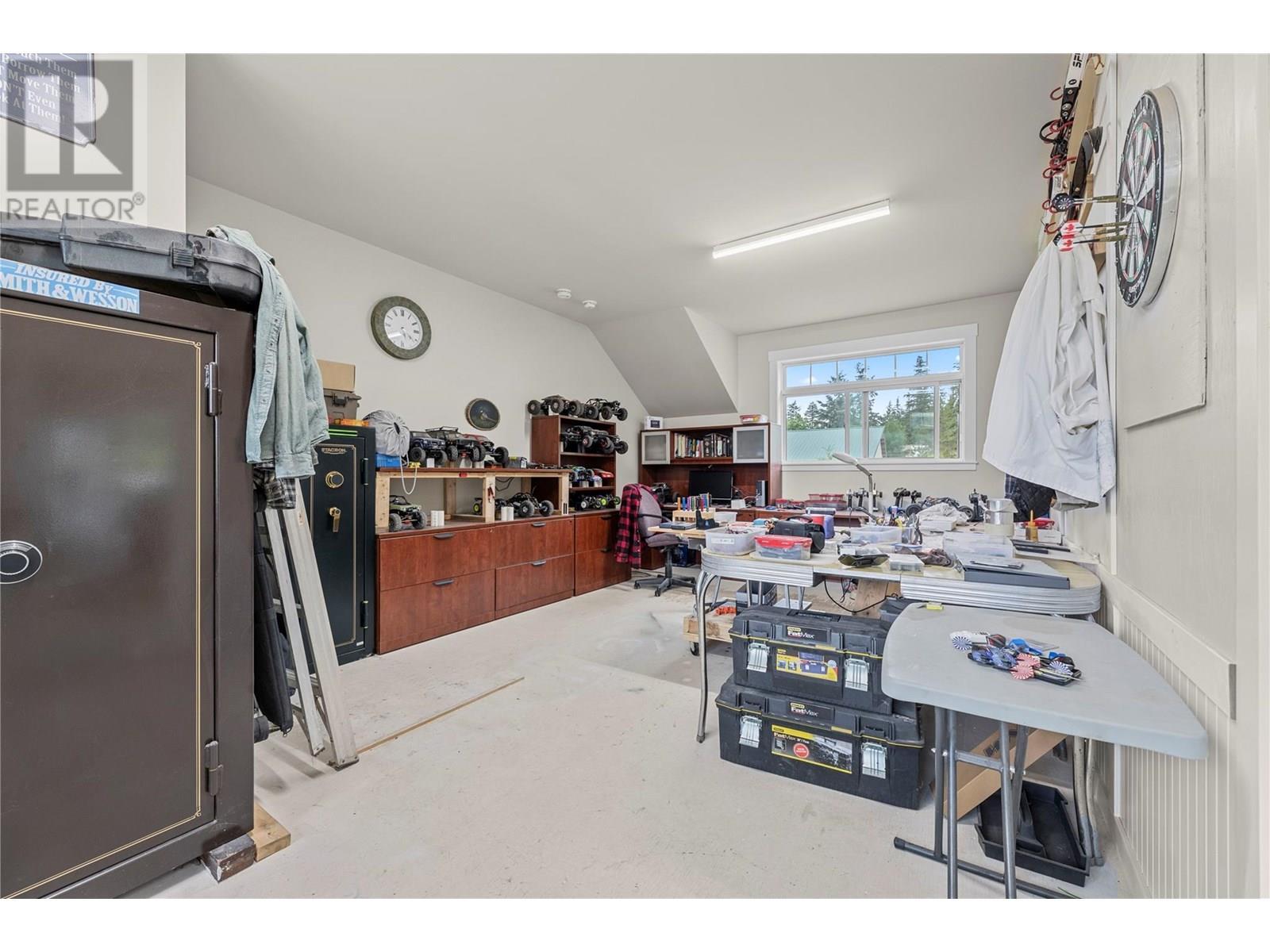 3828 Parri Road, Sorrento, BC - Indoor