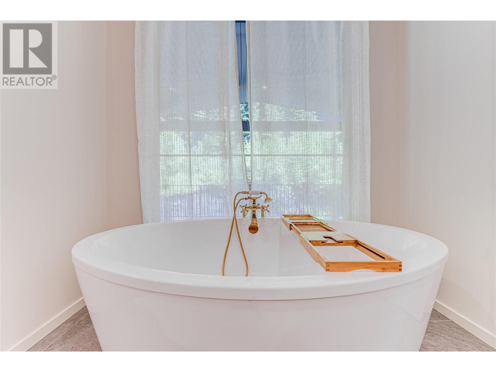 9963 Purcell Drive, Silver Star, BC - Indoor Photo Showing Bathroom