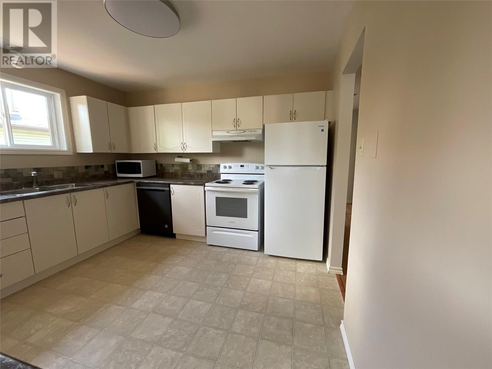 103 Hambrook Lane, Tumbler Ridge, BC - Indoor Photo Showing Kitchen With Double Sink