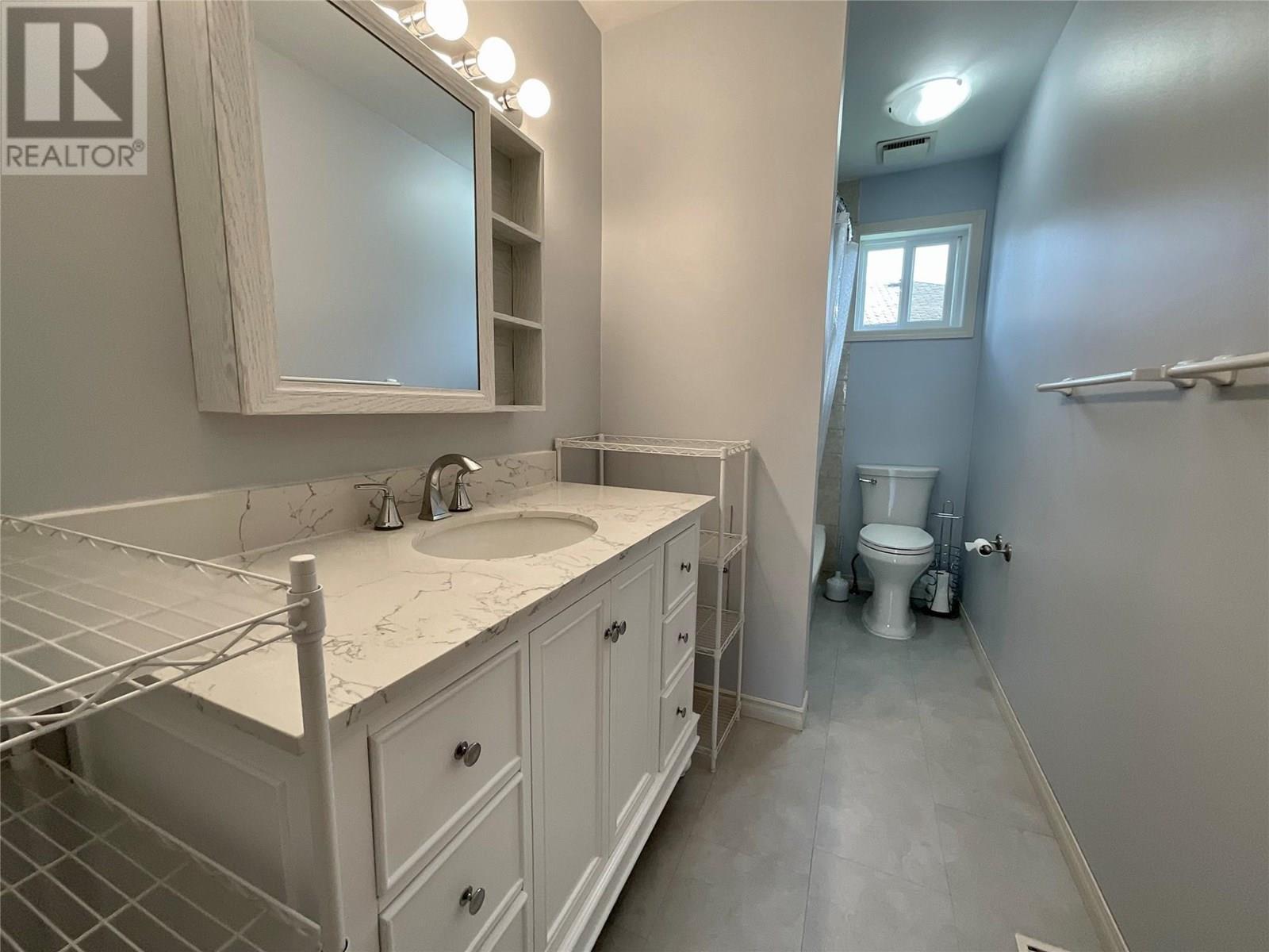 103 Hambrook Lane, Tumbler Ridge, BC - Indoor Photo Showing Bathroom