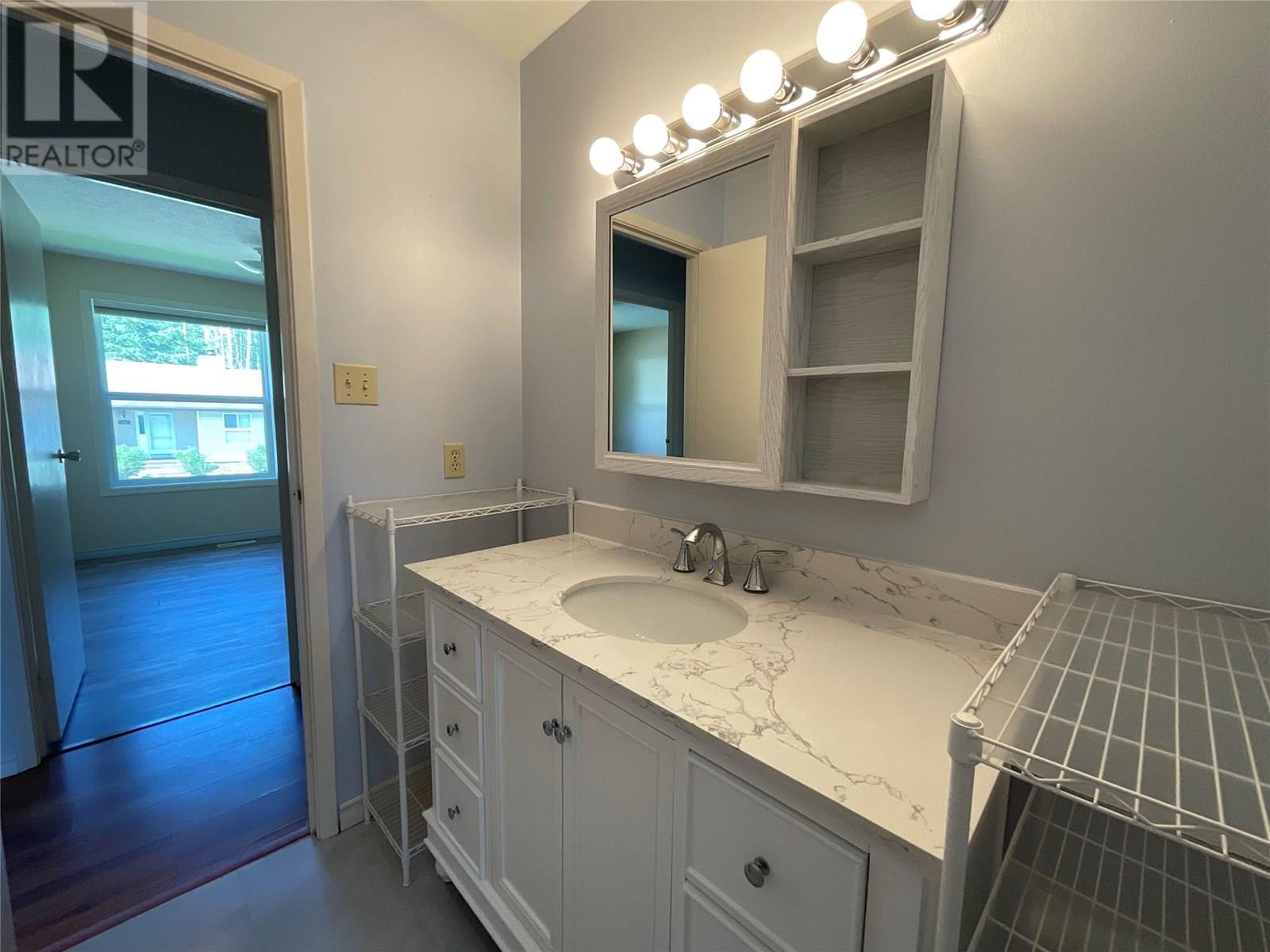 103 Hambrook Lane, Tumbler Ridge, BC - Indoor Photo Showing Bathroom