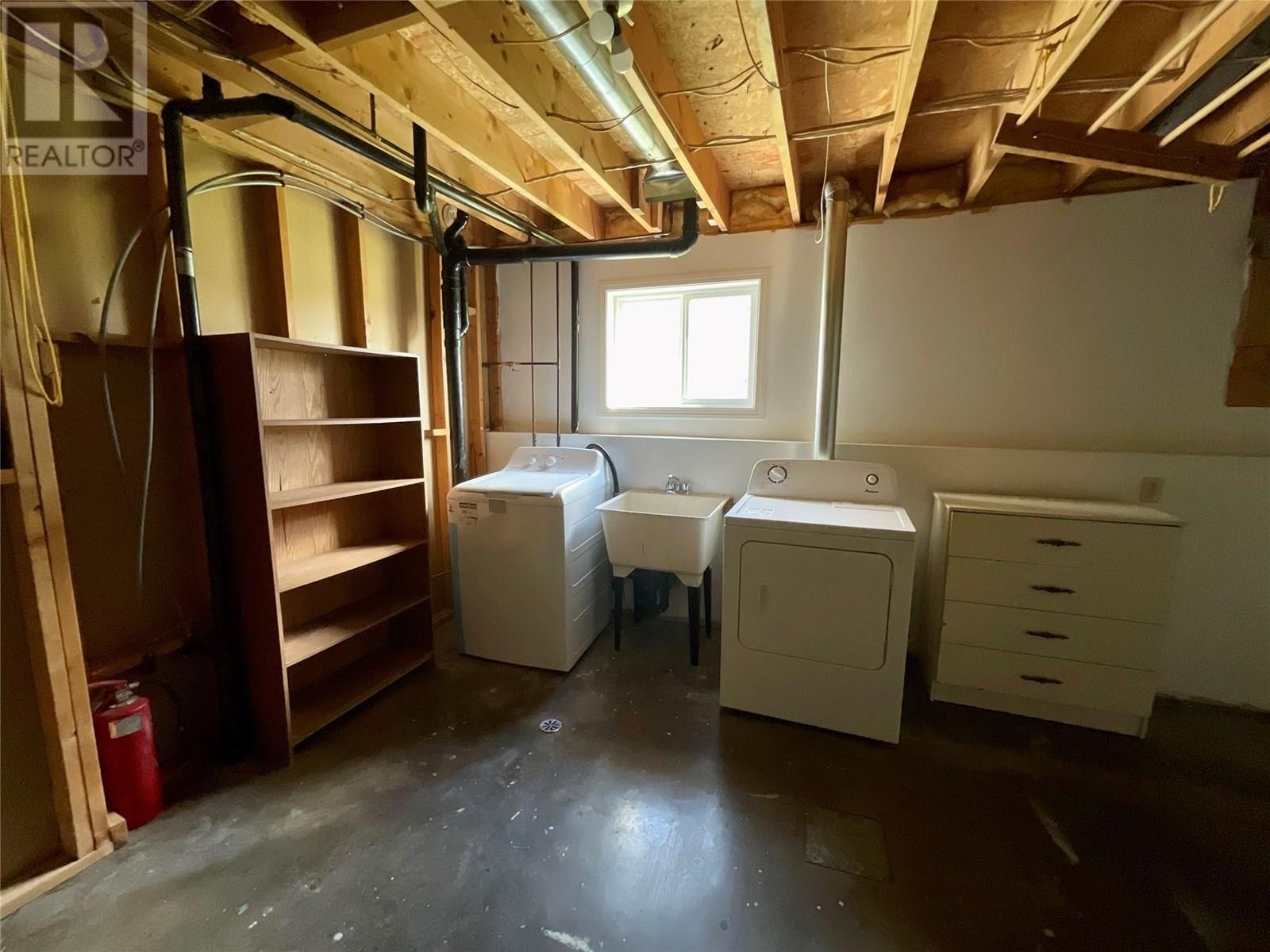 103 Hambrook Lane, Tumbler Ridge, BC - Indoor Photo Showing Laundry Room