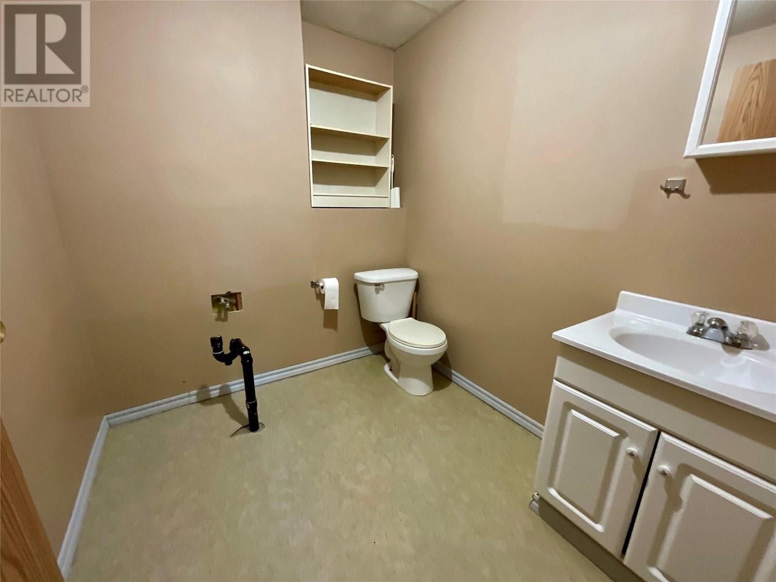103 Hambrook Lane, Tumbler Ridge, BC - Indoor Photo Showing Bathroom